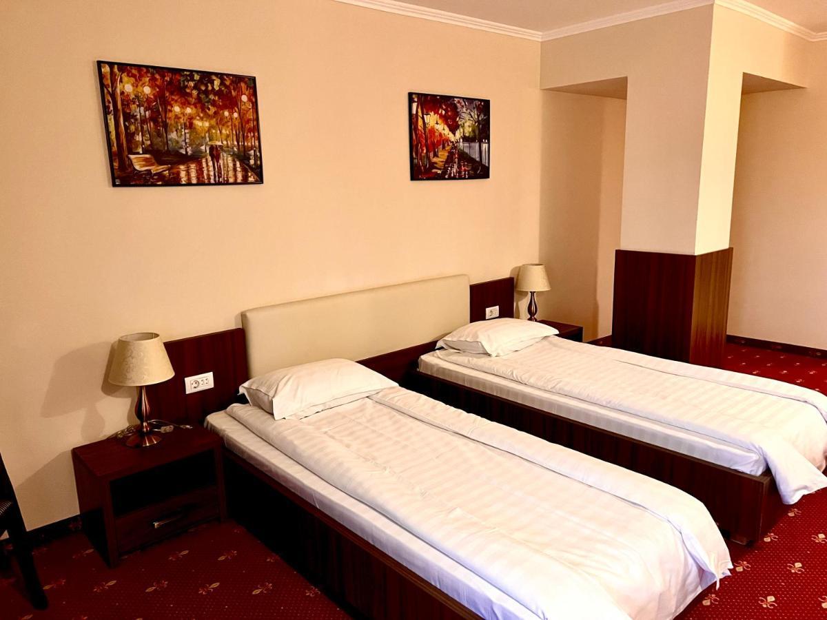 Complex Azar Hotel Galati  Ngoại thất bức ảnh